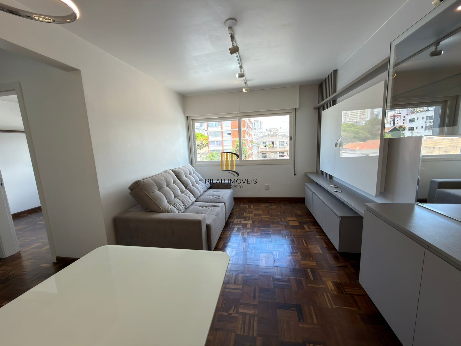 Apartamento de 2 quartos e 1 vaga de garagem no bairro Floresta em POA