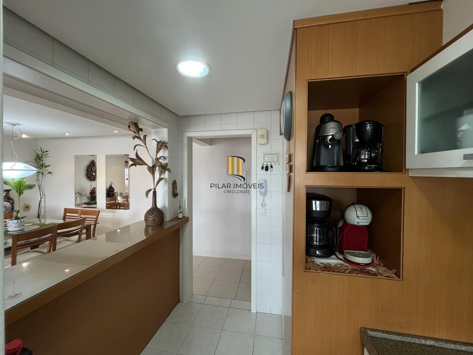 Apartamento de três dormitórios, suíte e uma vaga de garagem no bairro Santana