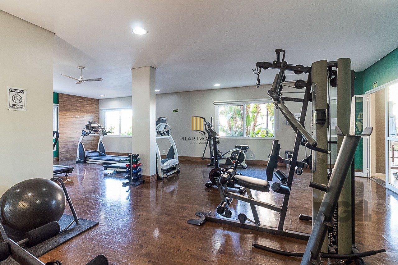   Excelente apartamento semi mobiliado de 3 quartos (dormitórios) transformados em 2 quartos, suíte, churrasqueira e 2 vagas de garagem no bairro Jardim Carvalho em Porto Alegre.