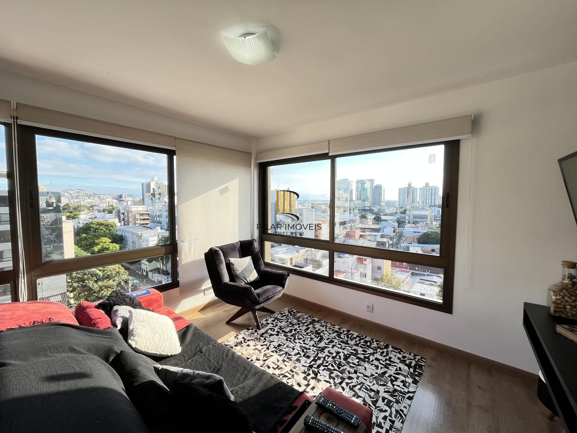 Apartamento de 3 quartos, suíte e 2 vagas de garagem no bairro Menino Deus POA