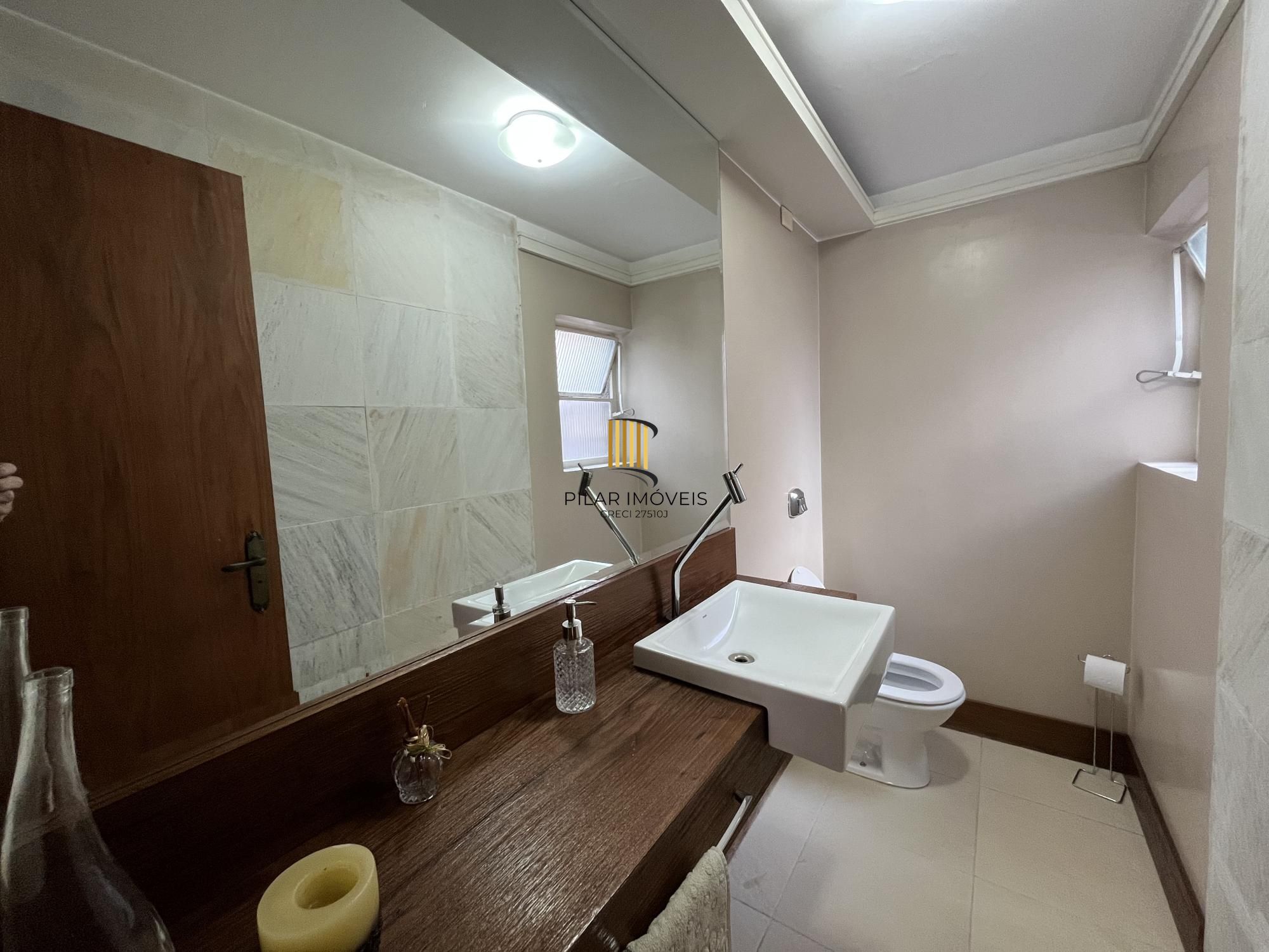 Cobertura de 3 quartos, suíte e 1 vaga de garagem no bairro Petrópolis em POA/RS