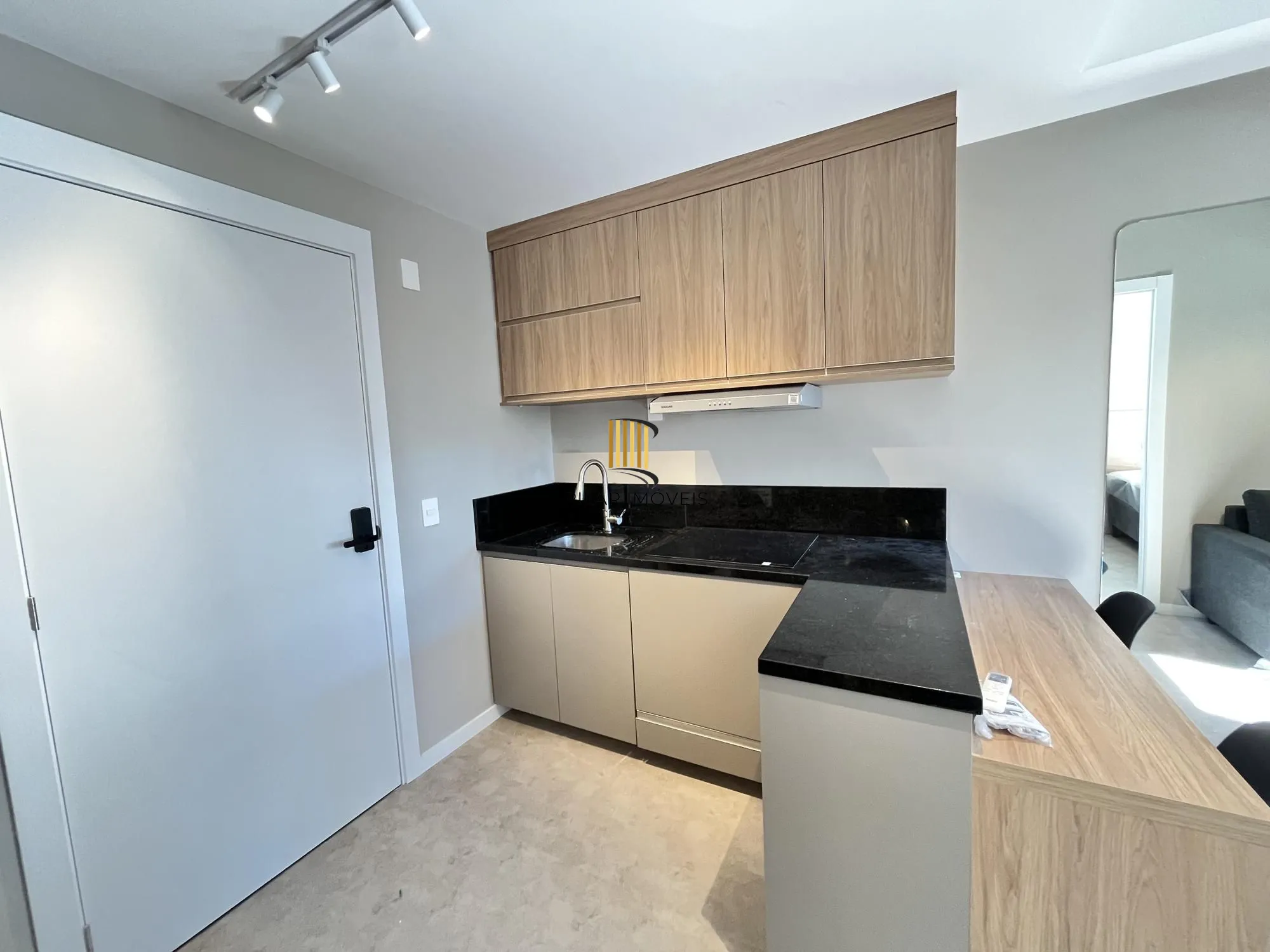 Apartamento semi mobiliado de um quarto com infra e garagem