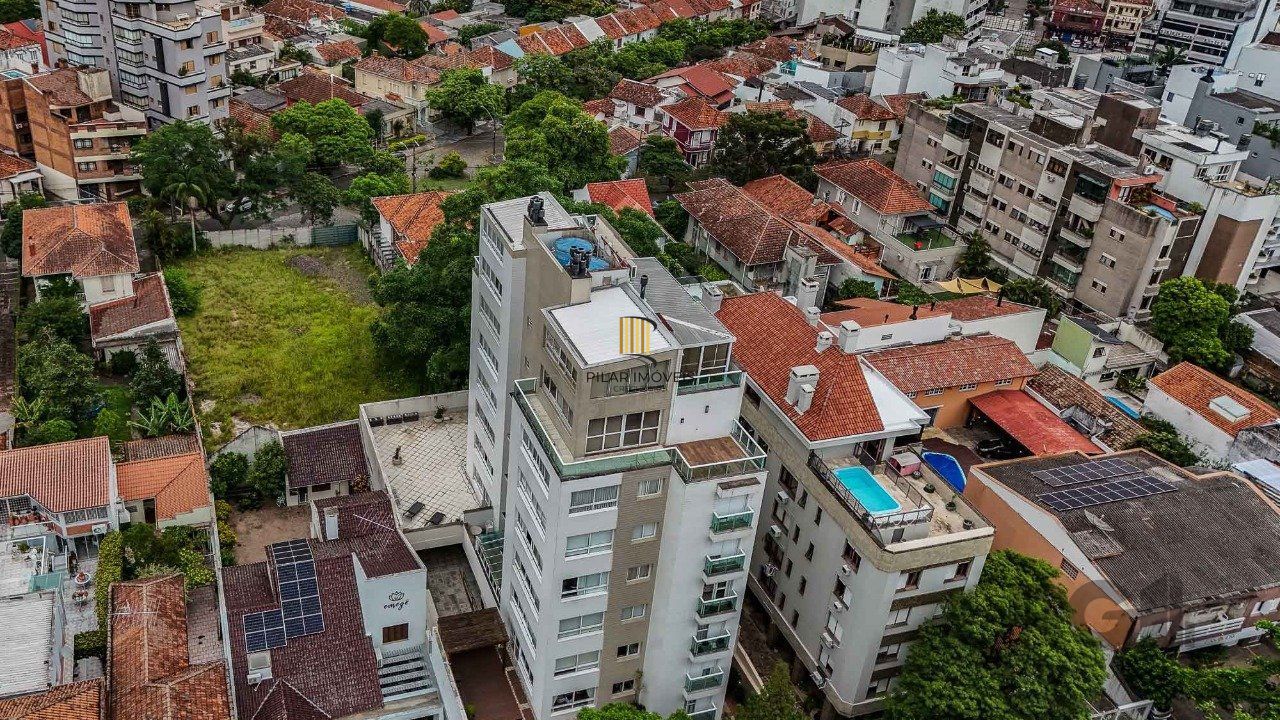 Cobertura de um dormitório, suíte e duas vagas de garagem no bairro Higienópolis em Porto Alegre.