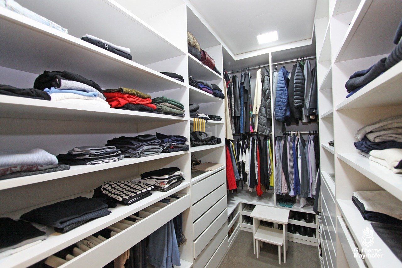 Cobertura para Venda - 327m², 3 dormitórios, sendo 3 suites, 5 vagas - Petrópolis
