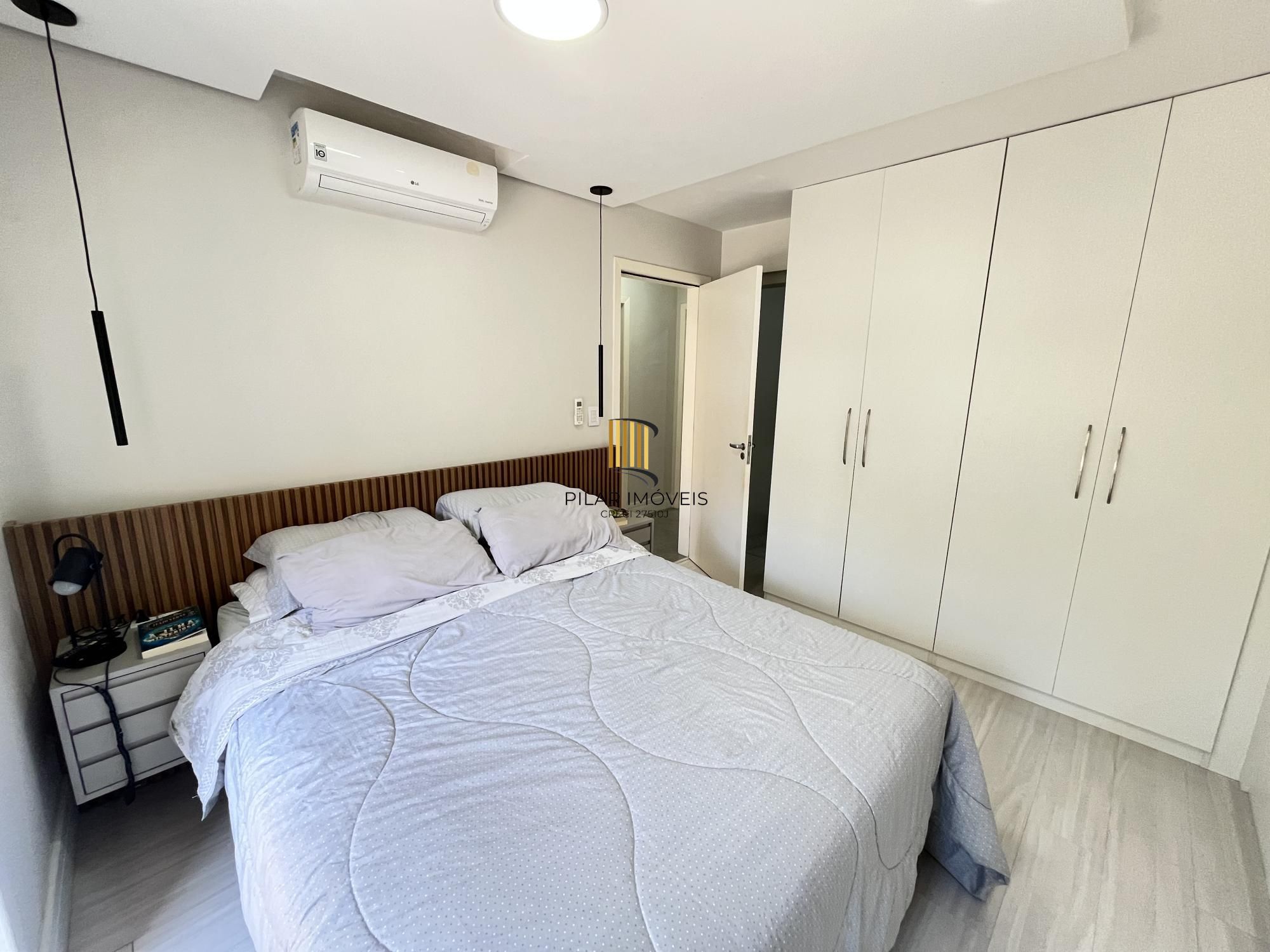 Apartamento de 2 quartos, suíte e 2 vagas de garagem no bairro Petrópolis em POA