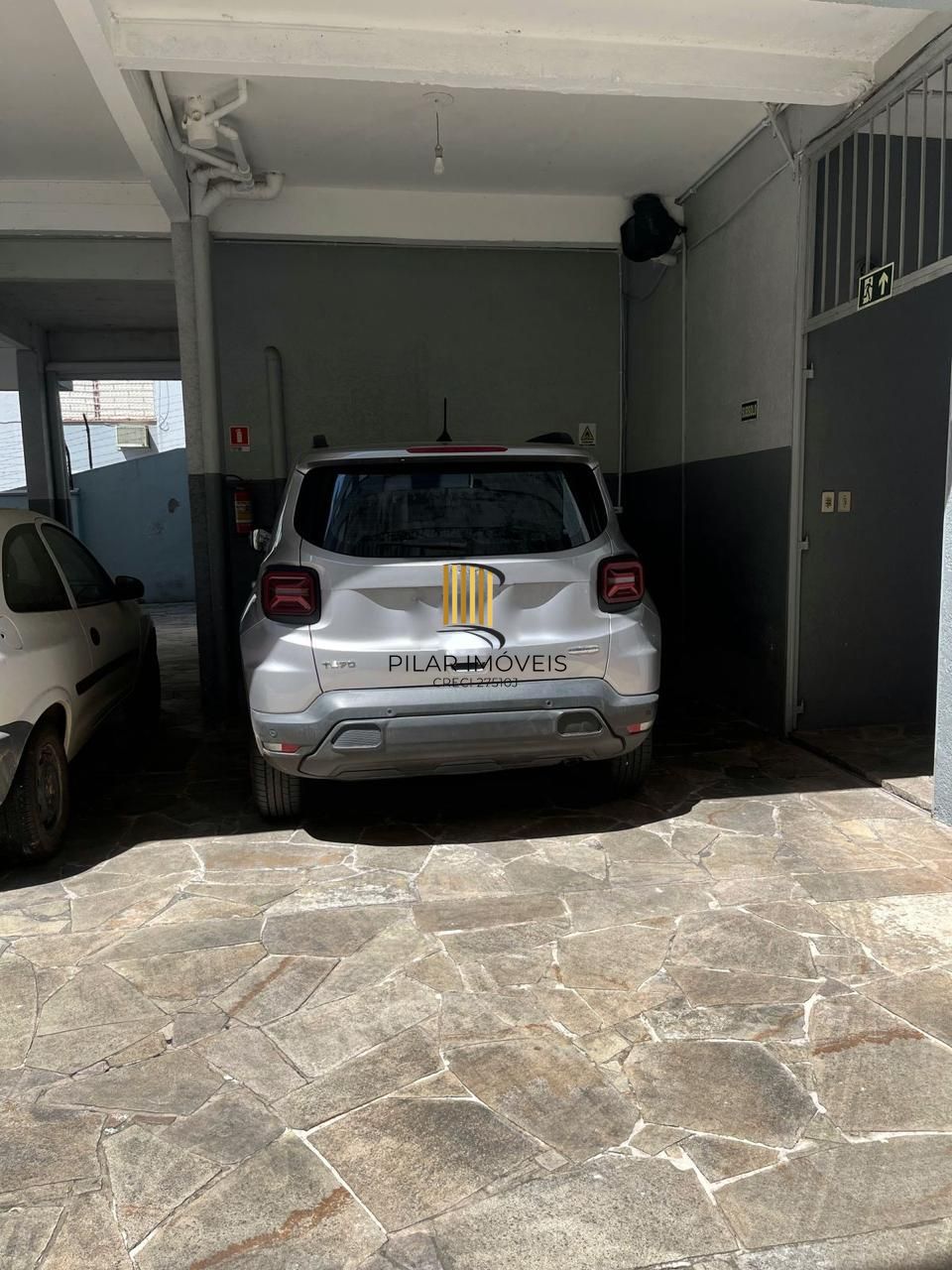 Apartamento de 2 quartos, 2 banheiros e 1 vaga de garagem no bairro Santana POA