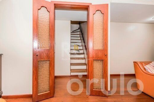 Cobertura para Venda - 244m², 3 dormitórios, sendo 1 suites, 2 vagas - Petrópolis