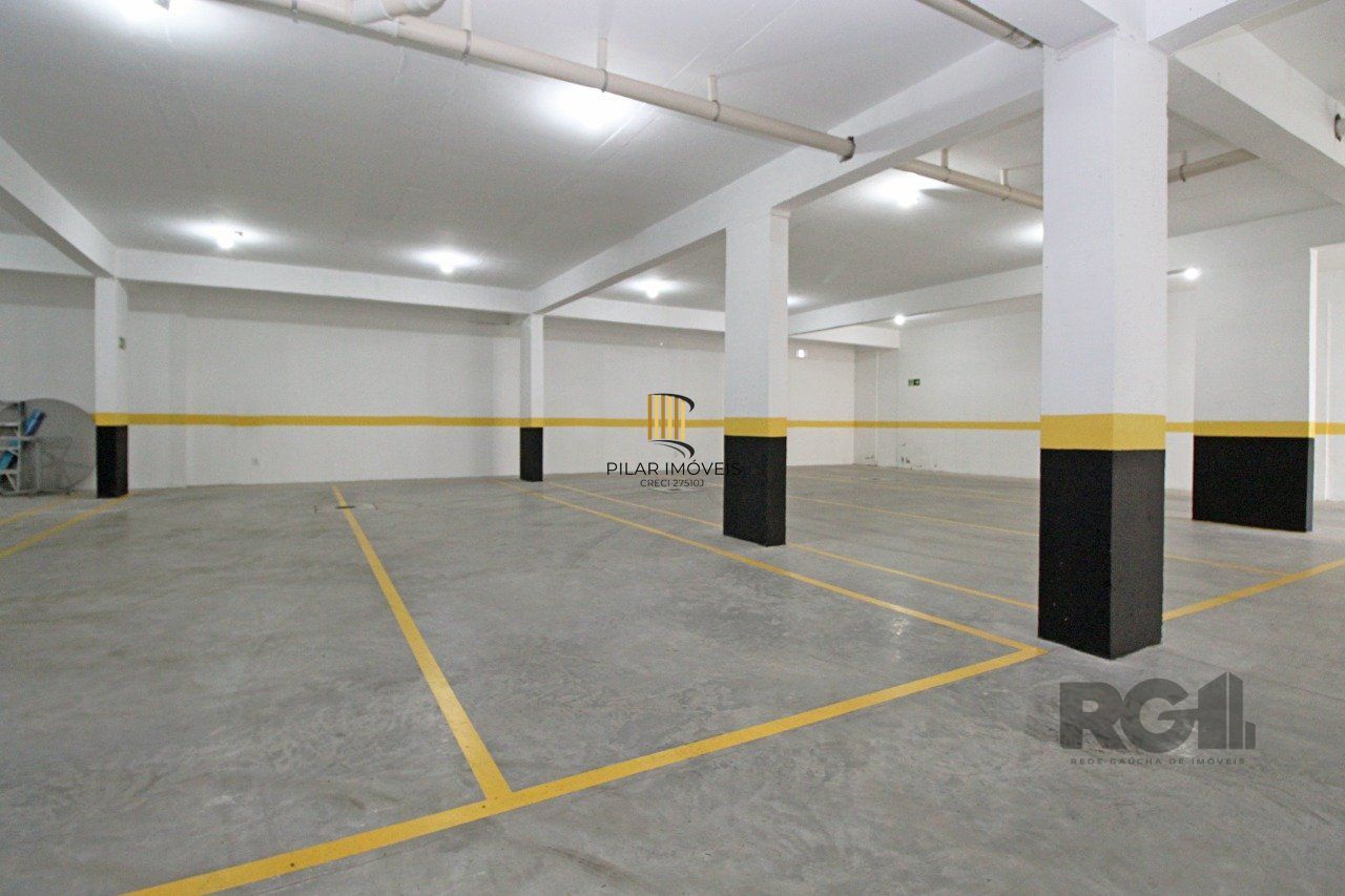 Apartamento de dois dormitórios, suíte e uma vaga de garagem no bairro Petrópolis em Porto Alegre.