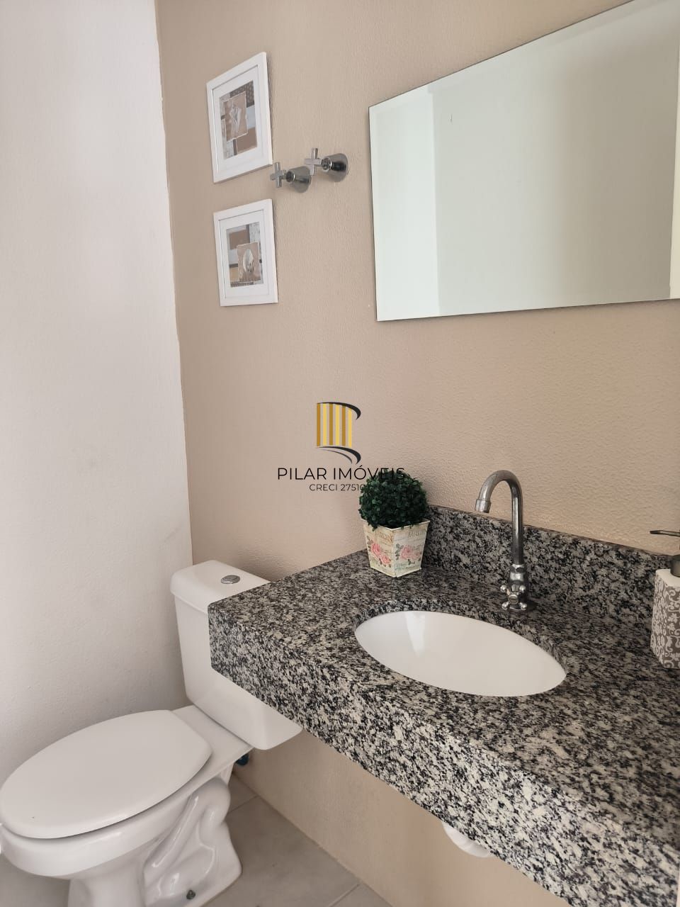 Apartamento de um quarto e uma vaga de garagem no bairro Menino Deus em POA/RS