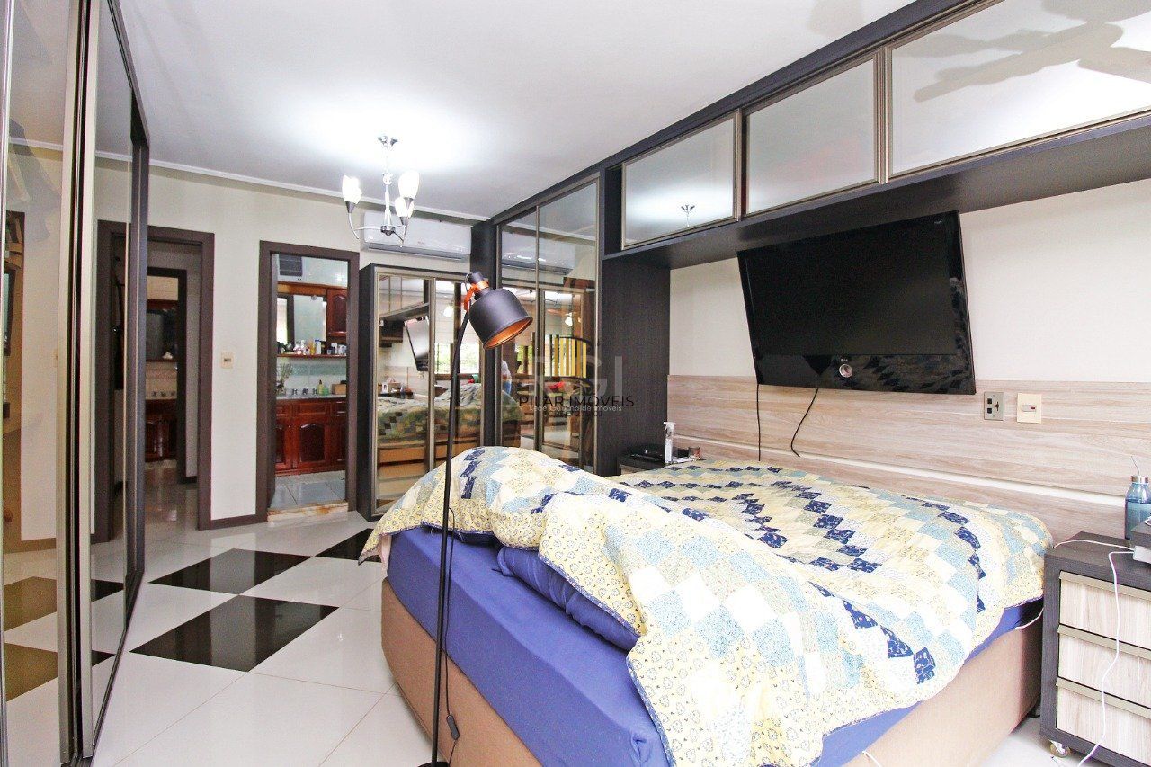 Casa para Venda - 464.5m², 3 dormitórios, sendo 1 suites, 3 vagas - Petrópolis