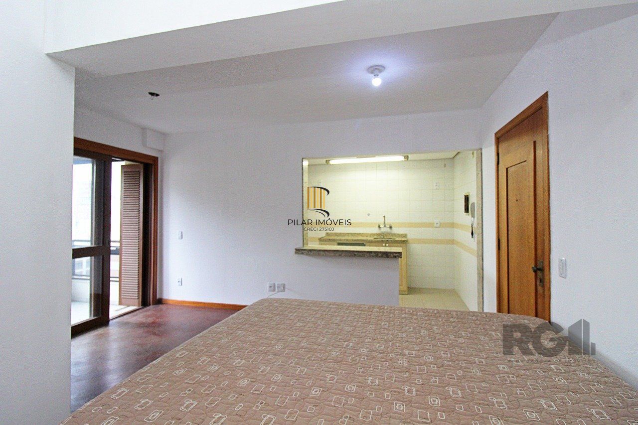 Cobertura de 1 dormitório com uma vaga de garagem no bairro Independência em Porto Alegre