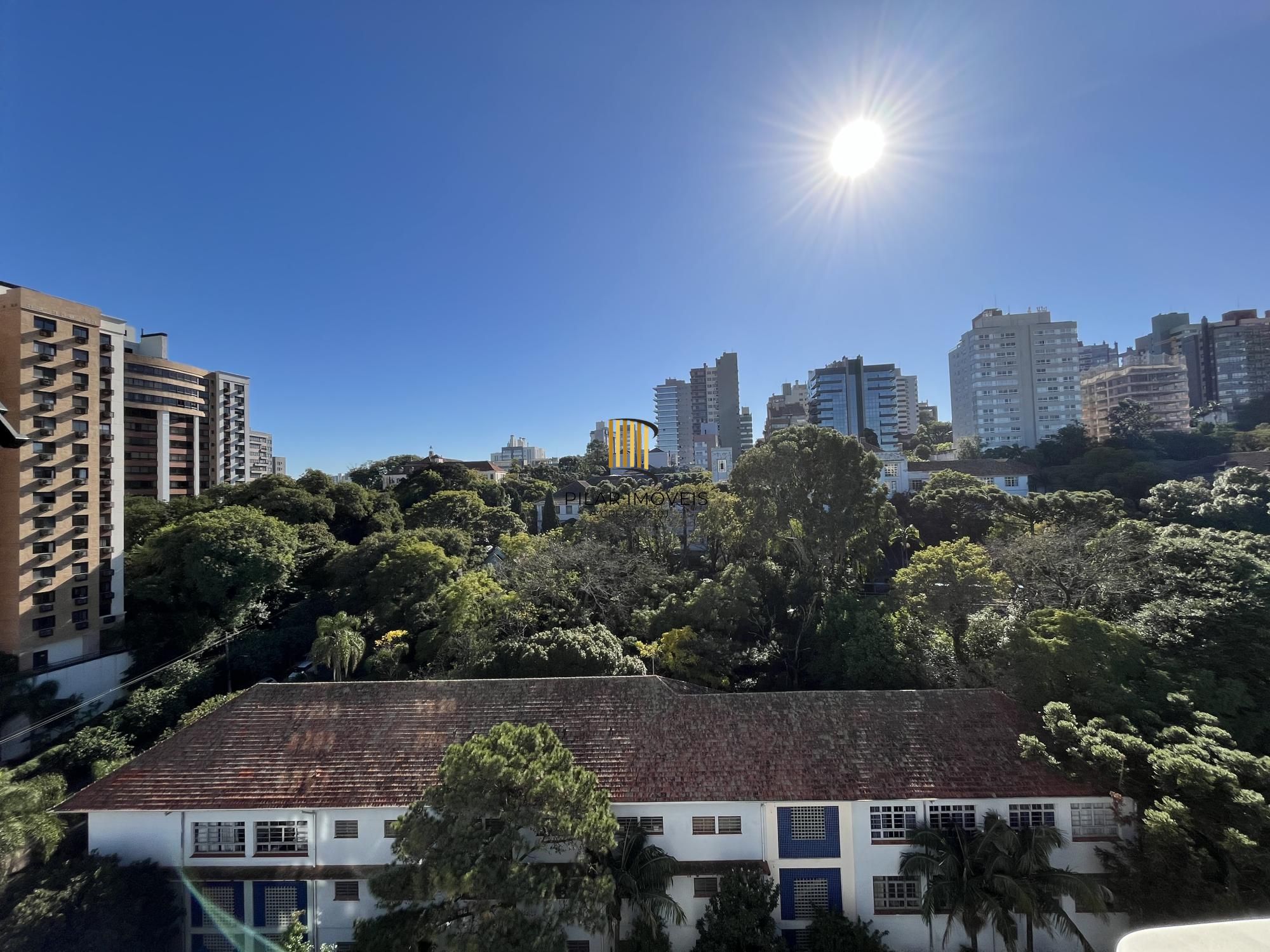 Apartamento de 2 quartos, suíte e 1 vaga de garagem no bairro Rio Branco em POA