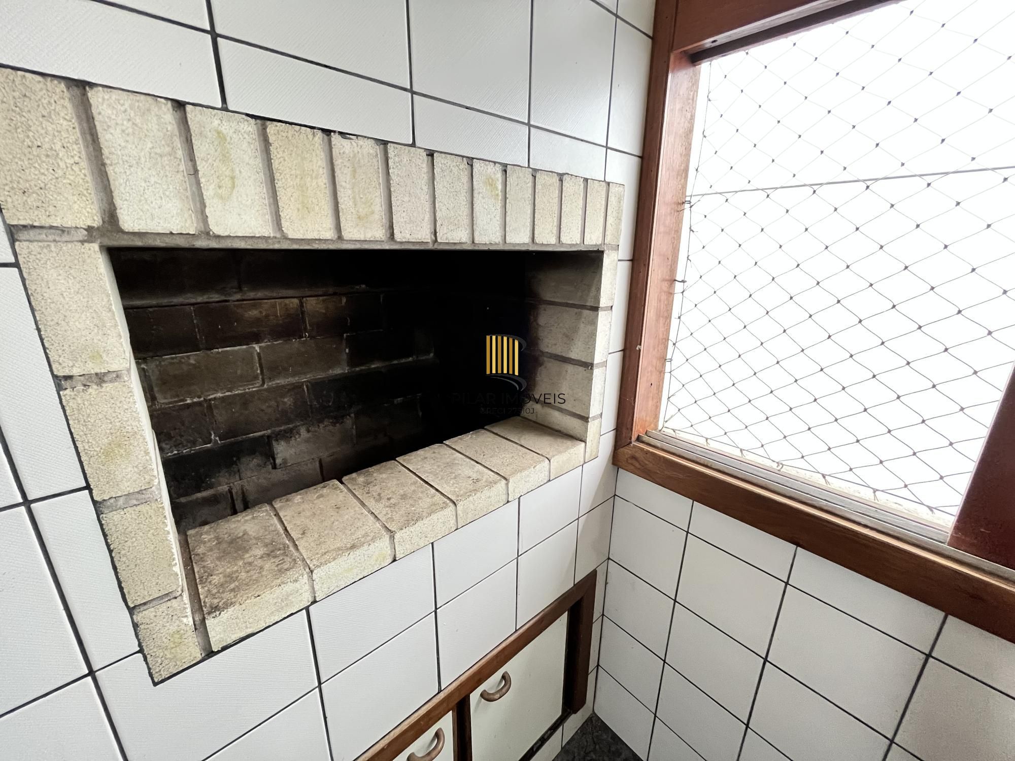 Apartamento de 3 quartos, churrasqueira e 1 vaga de garagem bairro Petrópolis