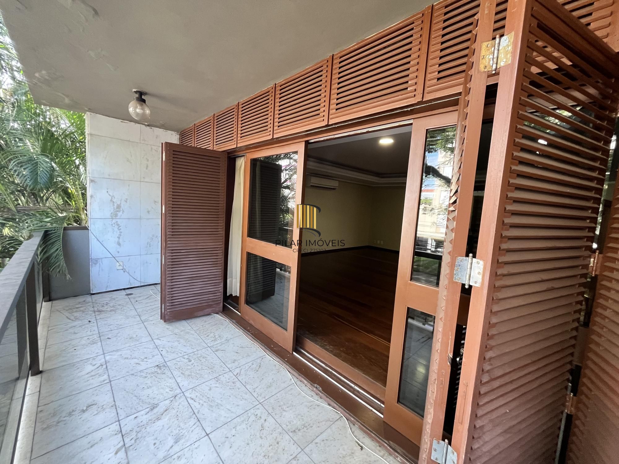 Apartamento de 4 quartos, suíte, amplo closet, dependência e 2 vagas de garagem