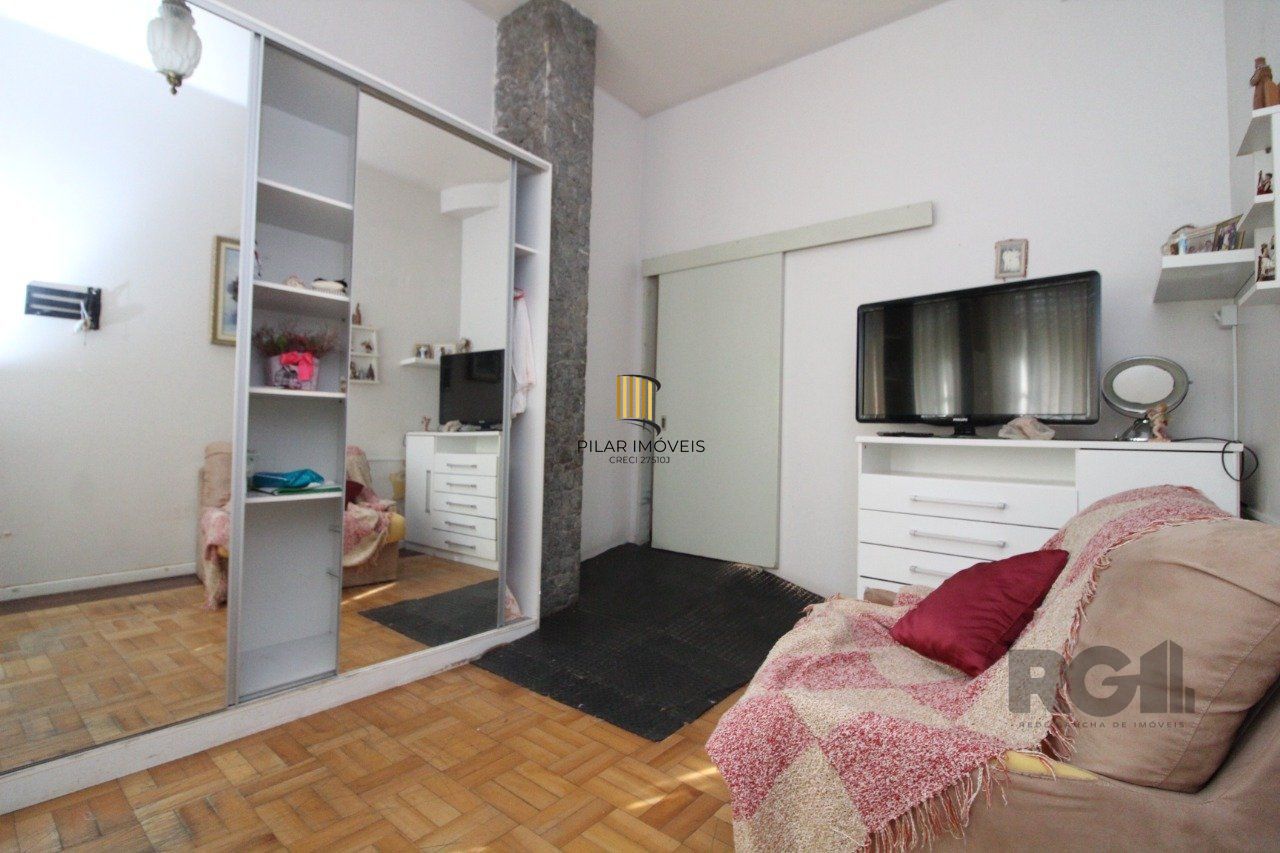 Casa à venda 4 quartos (dormitórios), suíte, 3 vagas - Partenon, Porto Alegre