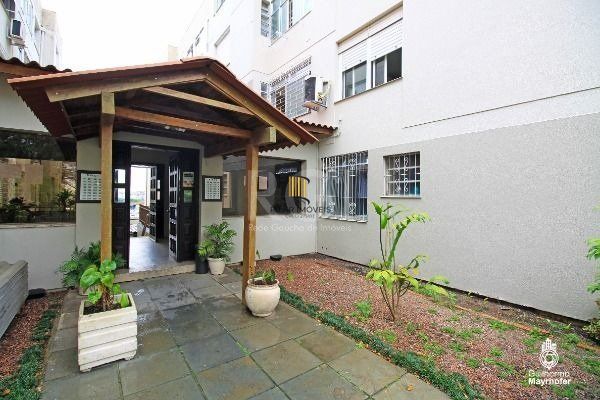 Apartamento de dois quartos e uma vaga de garagem no bairro Tristeza em Porto Alegre