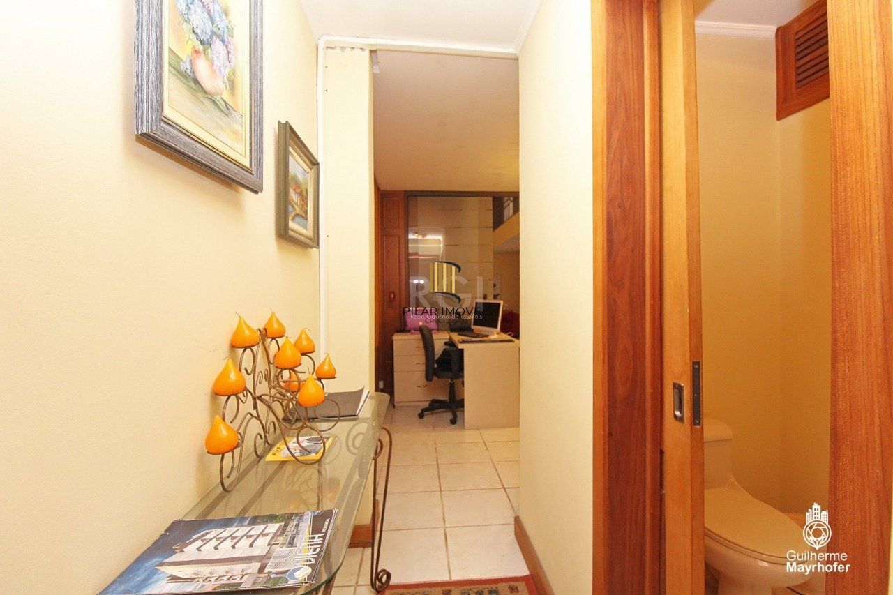 Casa para Venda - 347m², 5 dormitórios, sendo 2 suites, 3 vagas - São João