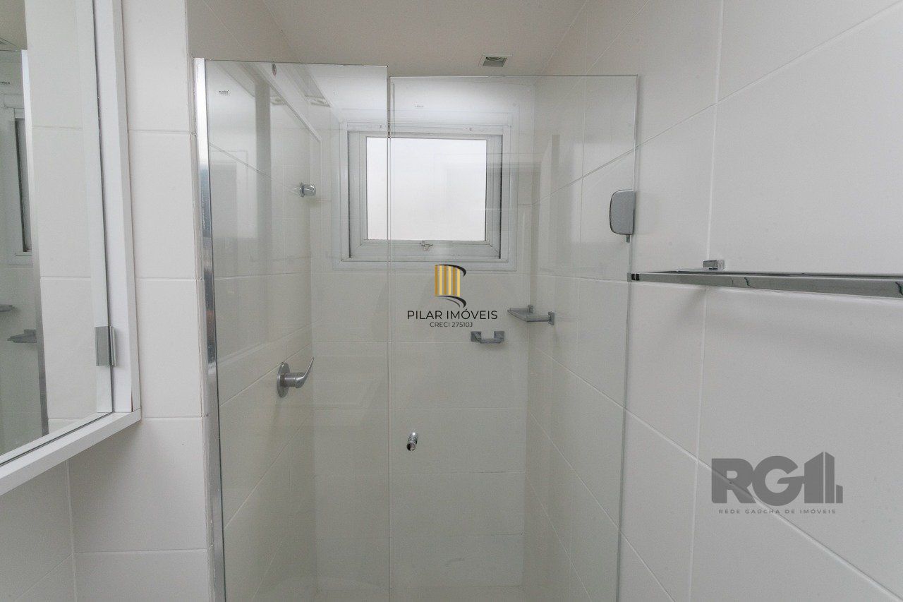Apartamento semimobiliado e decorado no bairro Auxiliadora, com 91 m²