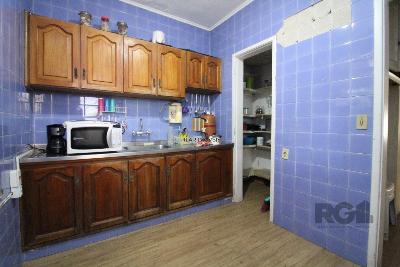 Casa à venda 4 quartos (dormitórios), suíte, 3 vagas - Partenon, Porto Alegre