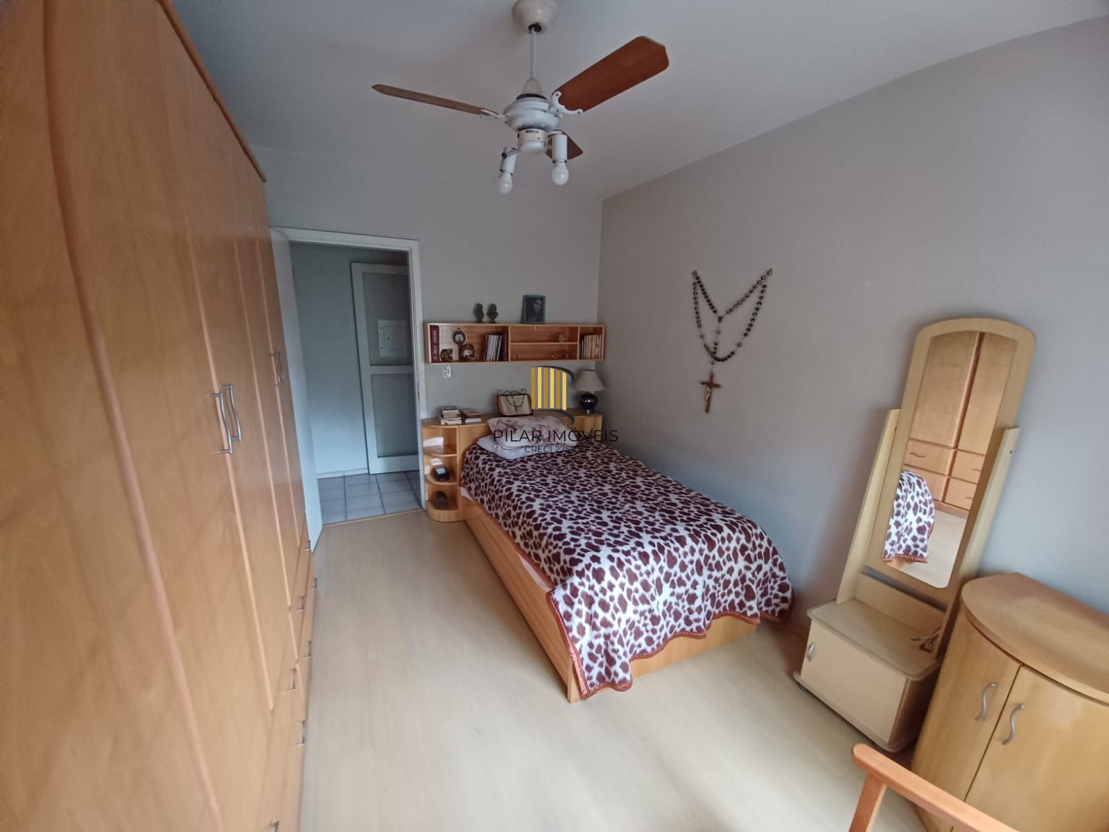 Apartamento de 2 dormitórios lavabo living amplo com sacada  de frente edificio com elevador