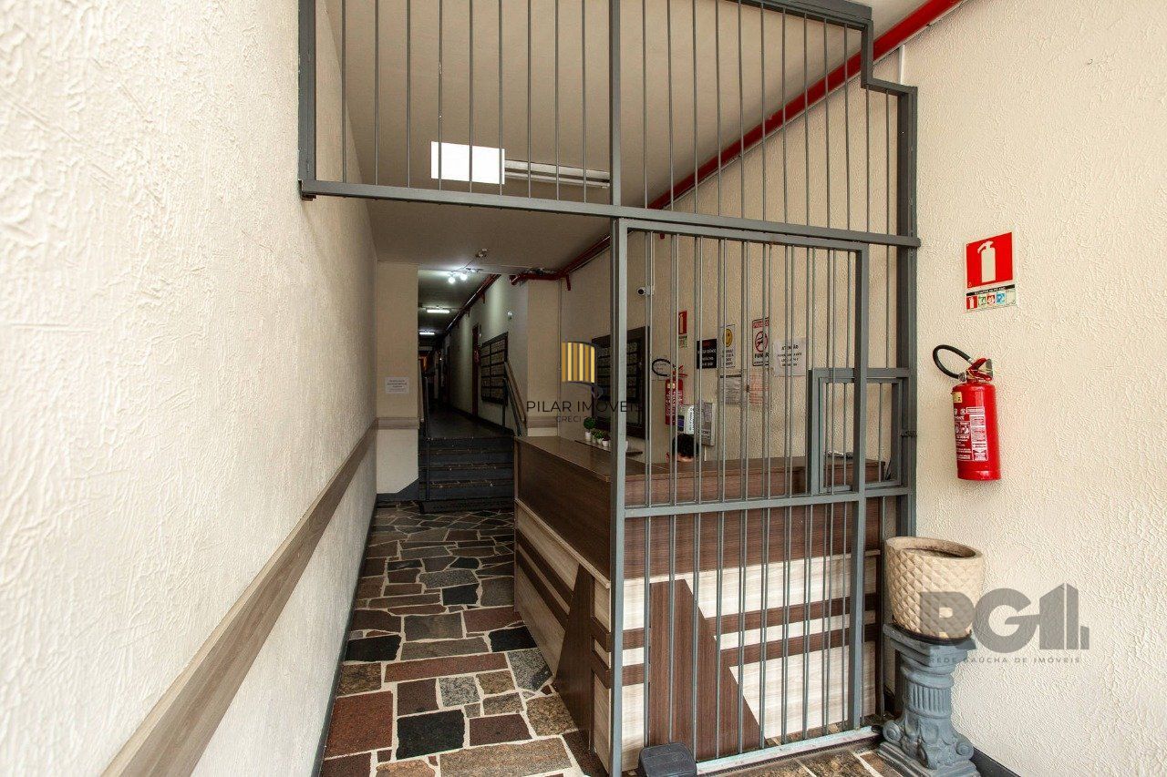 Apartamento de dois quartos no bairro Farroupilha em Porto Alegre.