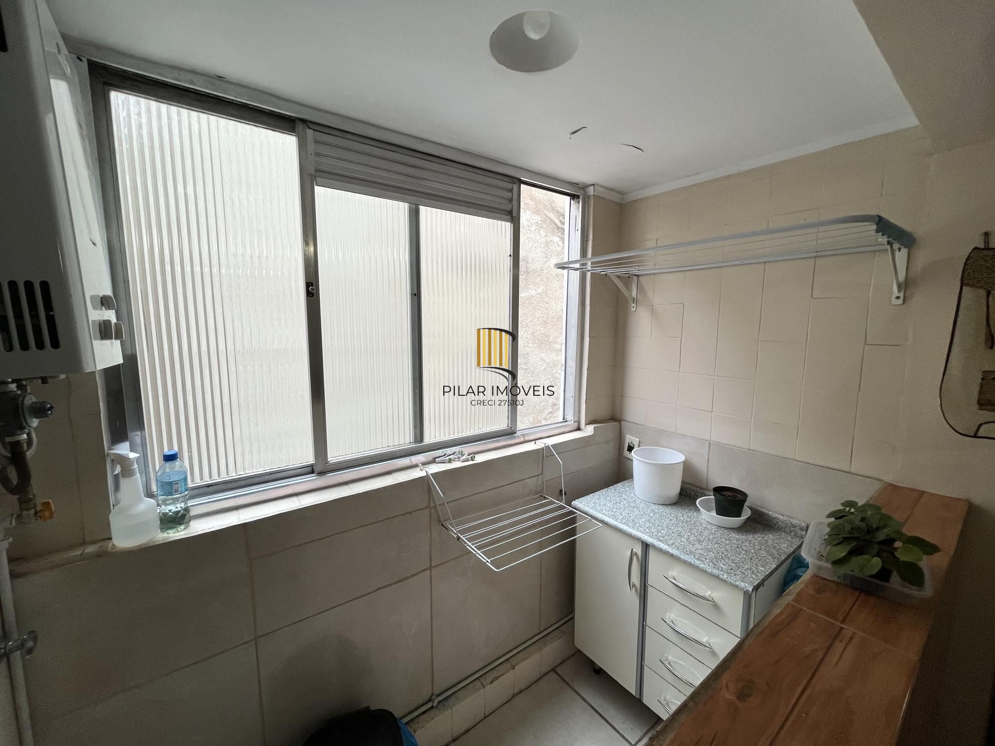 Apartamento de dois quartos com suíte no bairro Menino Deus em Porto Alegre