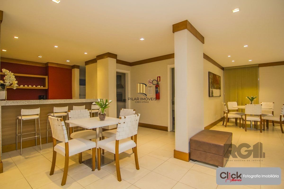 Apartamento 3 dormitórios, suíte, 2 vagas. Andar alto, vista para infraestrutura do condomínio. Semi-mobiliado. 