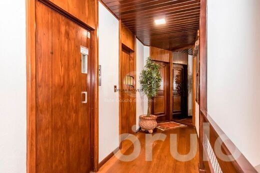 Cobertura para Venda - 244m², 3 dormitórios, sendo 1 suites, 2 vagas - Petrópolis