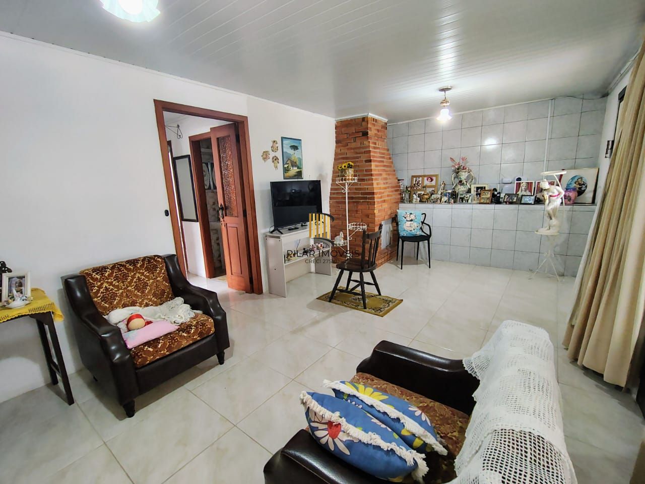 Casa 3 dormitórios e 3 vagas de garagem.