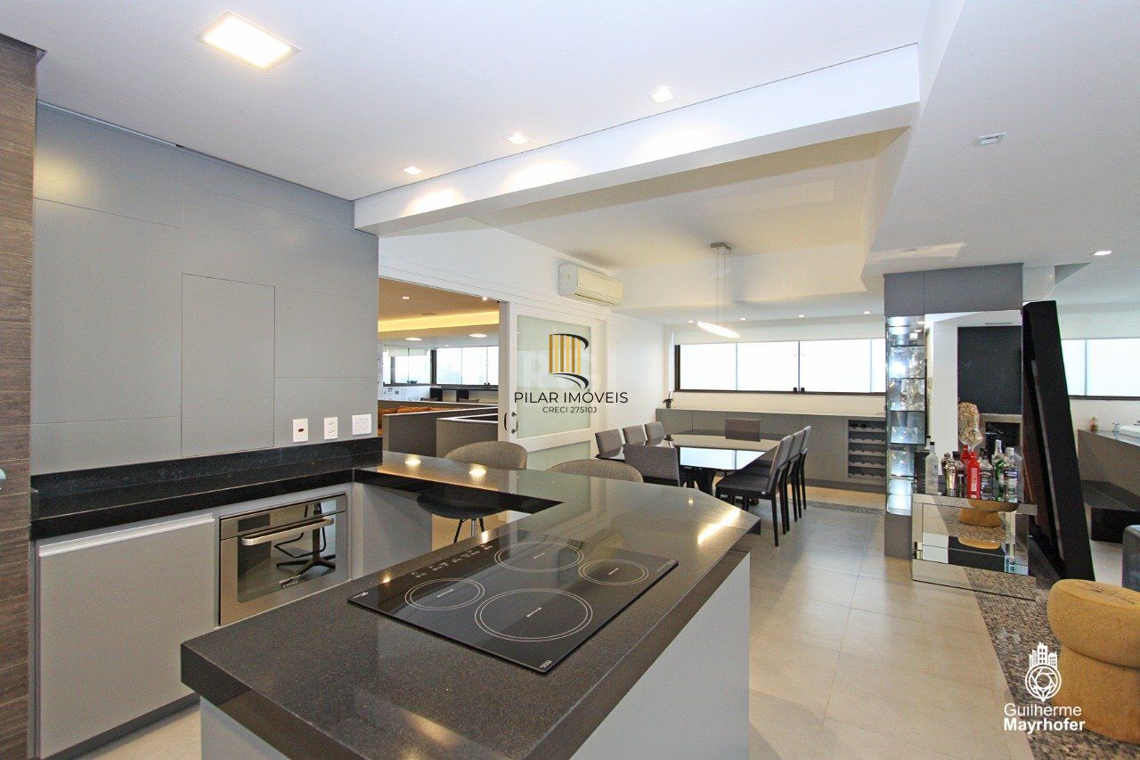 Cobertura para Venda - 327m², 3 dormitórios, sendo 3 suites, 5 vagas - Petrópolis