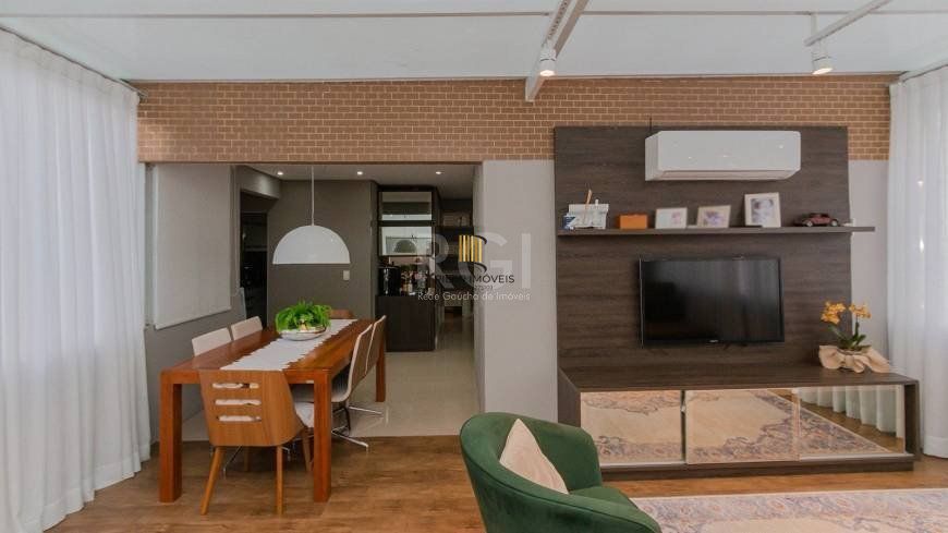Apartamento de 3 dormitórios e 1 suíte no bairro Floresta em Porto Alegre