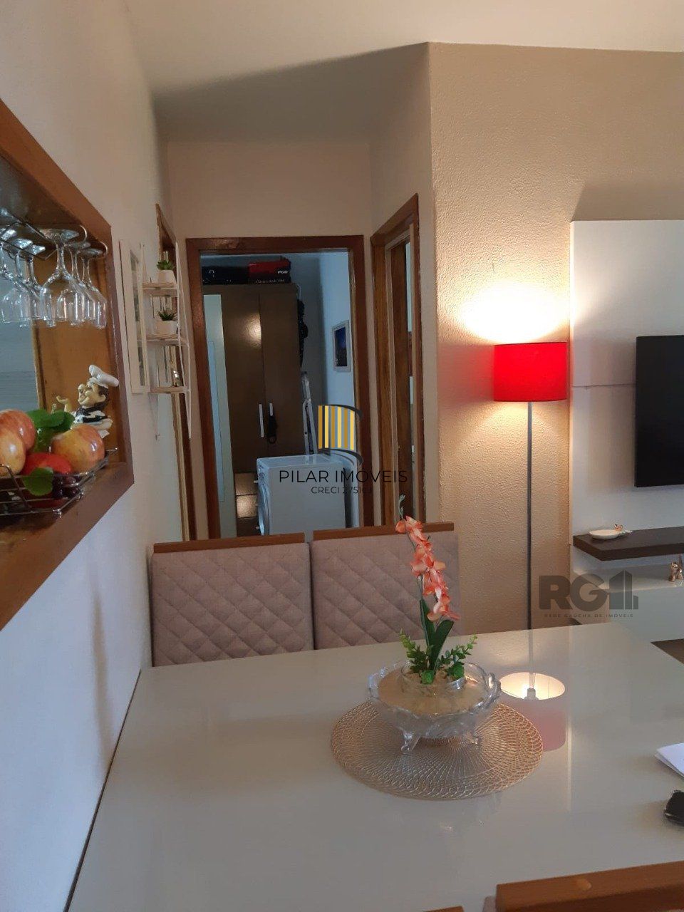   Apartamento térreo de dois dormitórios no bairro Santa Rosa de Lima em Porto Alegre.