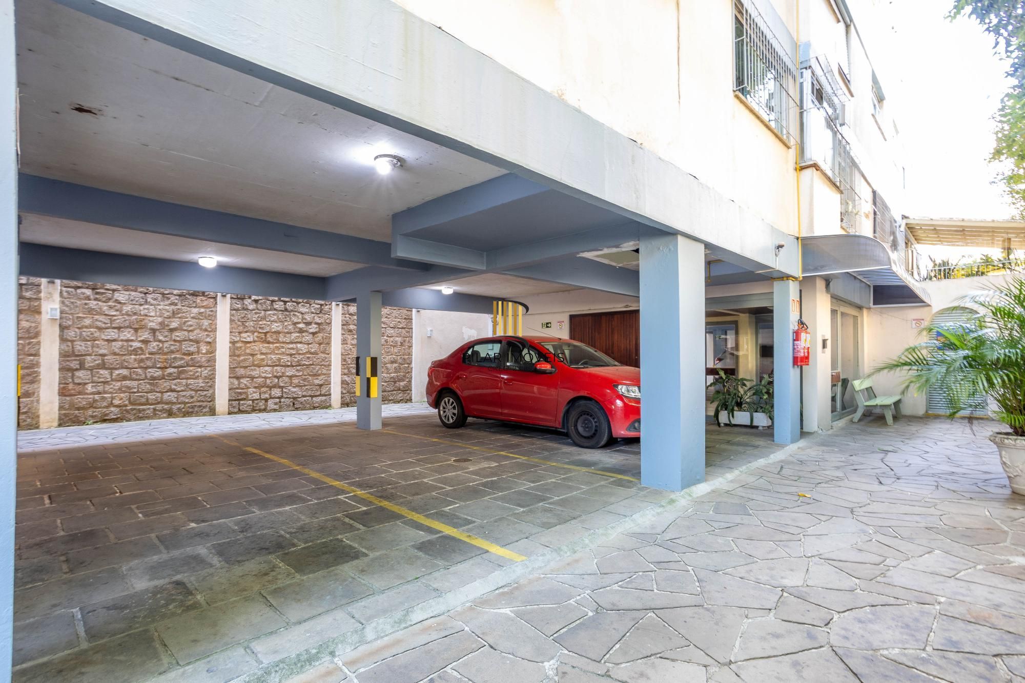 Apartamento de três quartos, suíte, dependência de empregada e 1 vaga de garagem