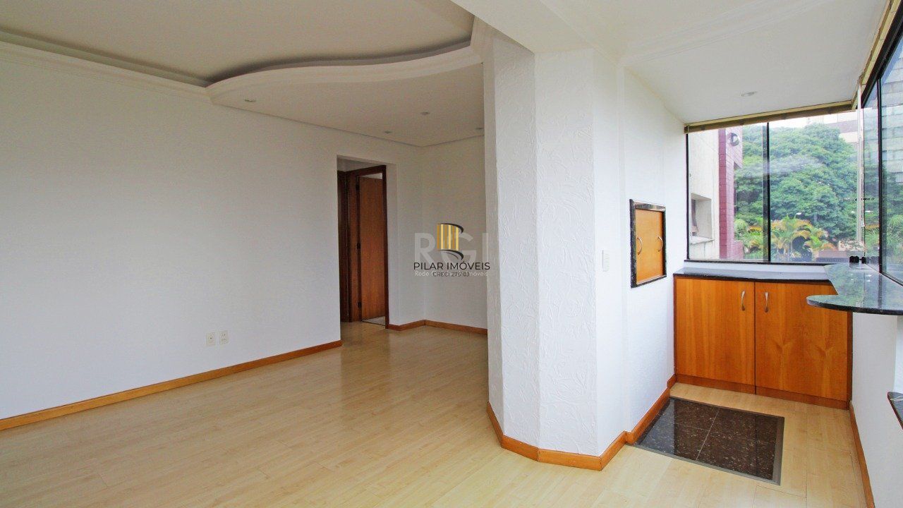 Apartamento de dois dormitórios e uma vaga de garagem na Rua Marcelo Gama, bairro Auxiliadora em Porto Alegre.