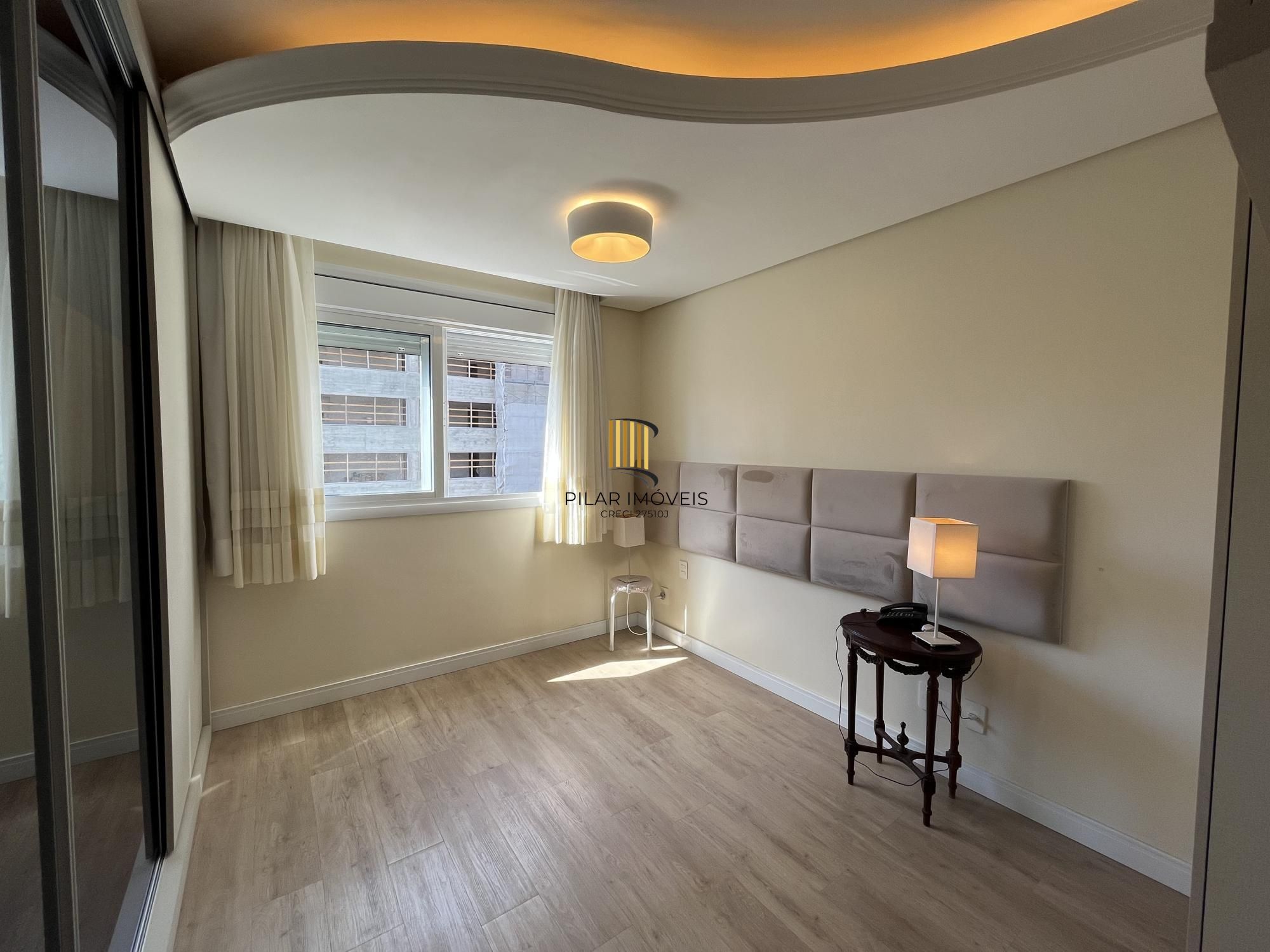 Apartamento de 3 quartos, suíte e 3 vagas de garagem no bairro Auxiliadora POA