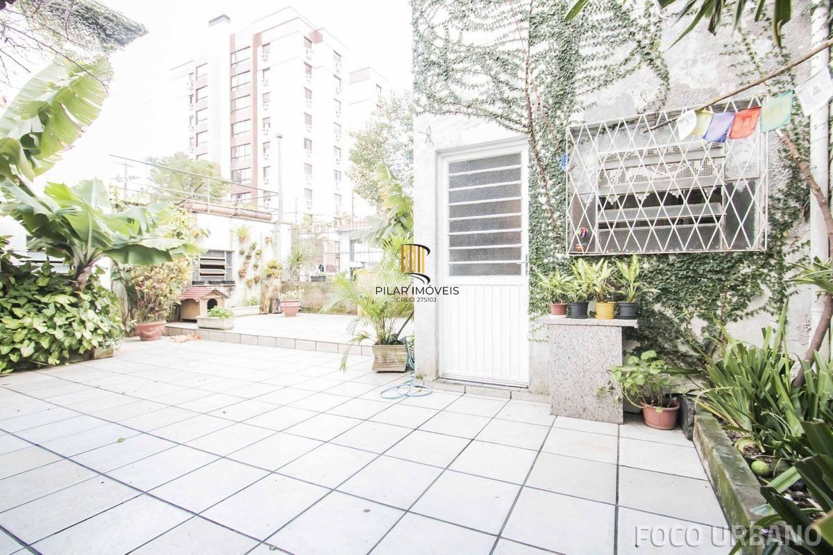 Casa para Venda - 250m², 4 dormitórios, 2 vagas - Petrópolis