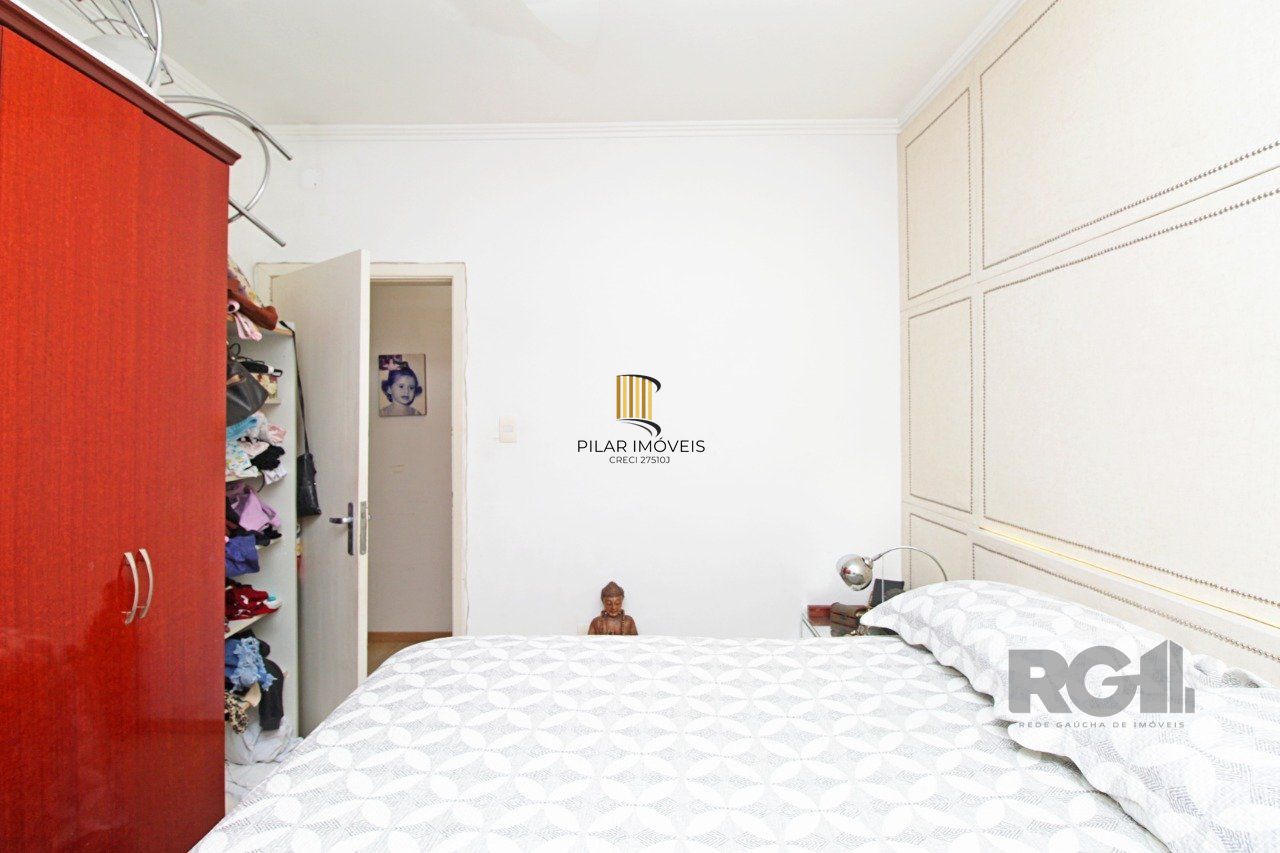 Apartamento de quatro dormitórios e uma vaga de garagem no bairro Bom Fim em Porto Alegre.