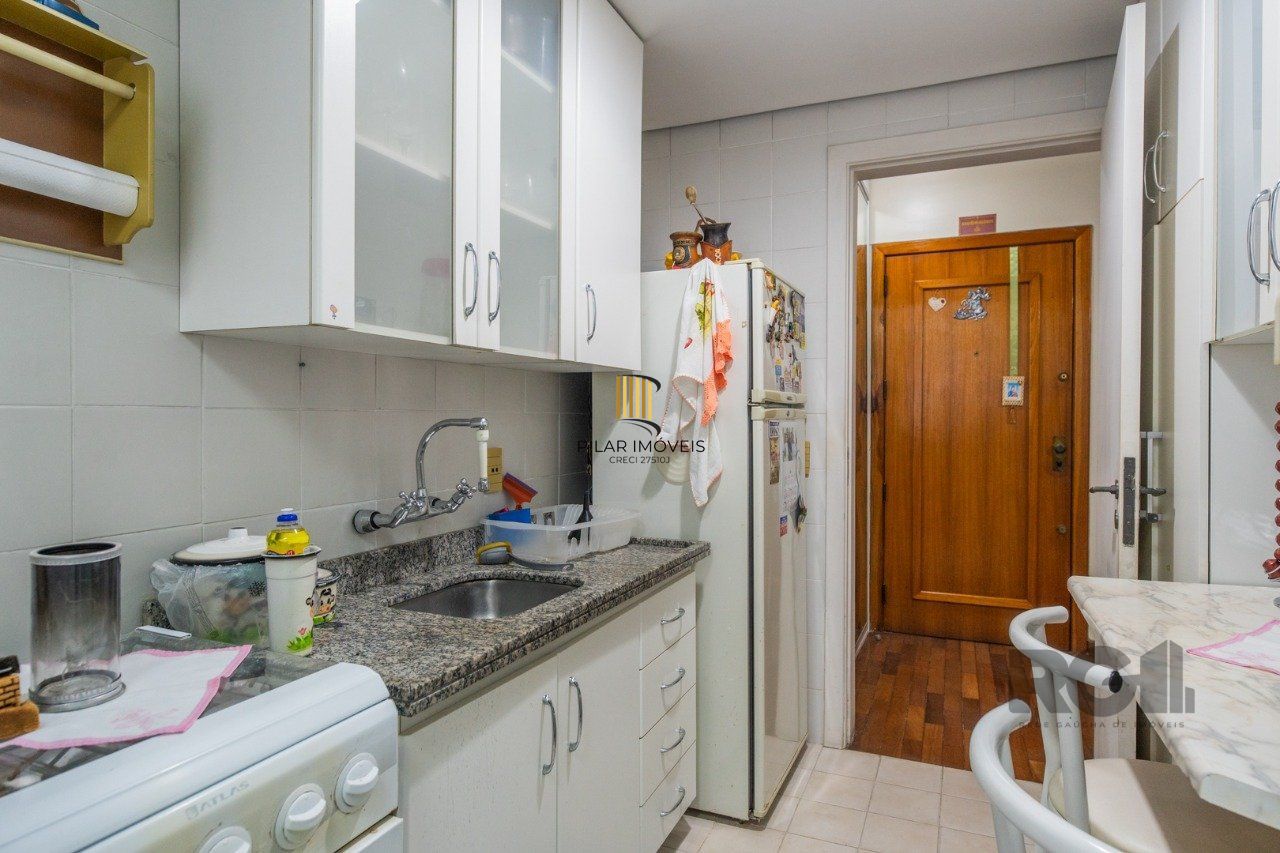 Apartamento de 1 quarto, sacada e uma vaga de garagem no bairro Santana POA/RS.