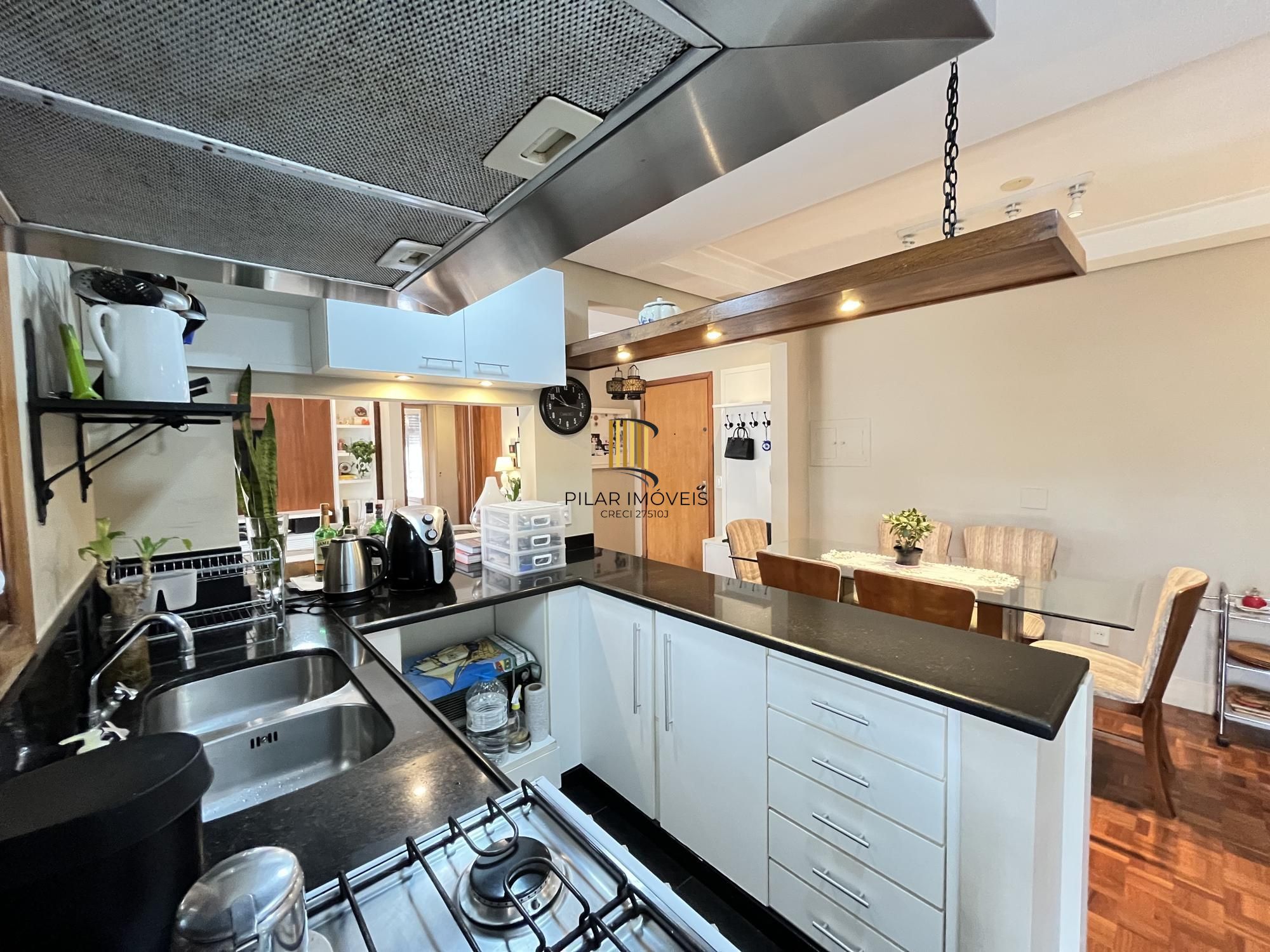 Apartamento de 2 quartos, suíte e 2 vagas de garagem no bairro Jardim Botânico.