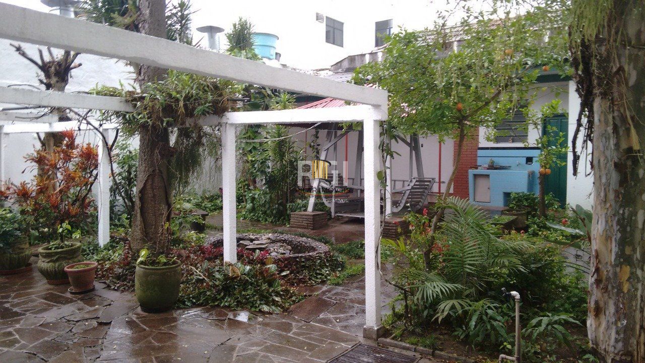 Casa para Venda - 363m², 3 dormitórios, sendo 1 suites, 2 vagas - São João
