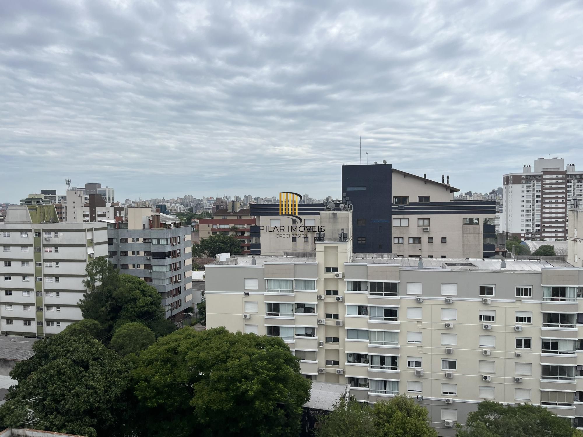 Apartamento de três dormitórios, suíte e uma vaga de garagem no bairro Santana