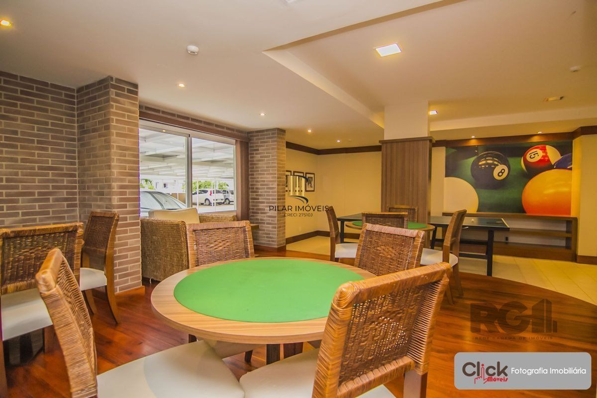 Vende Excelente Apartamento no Bairro Passo da Areia - Porto Alegre