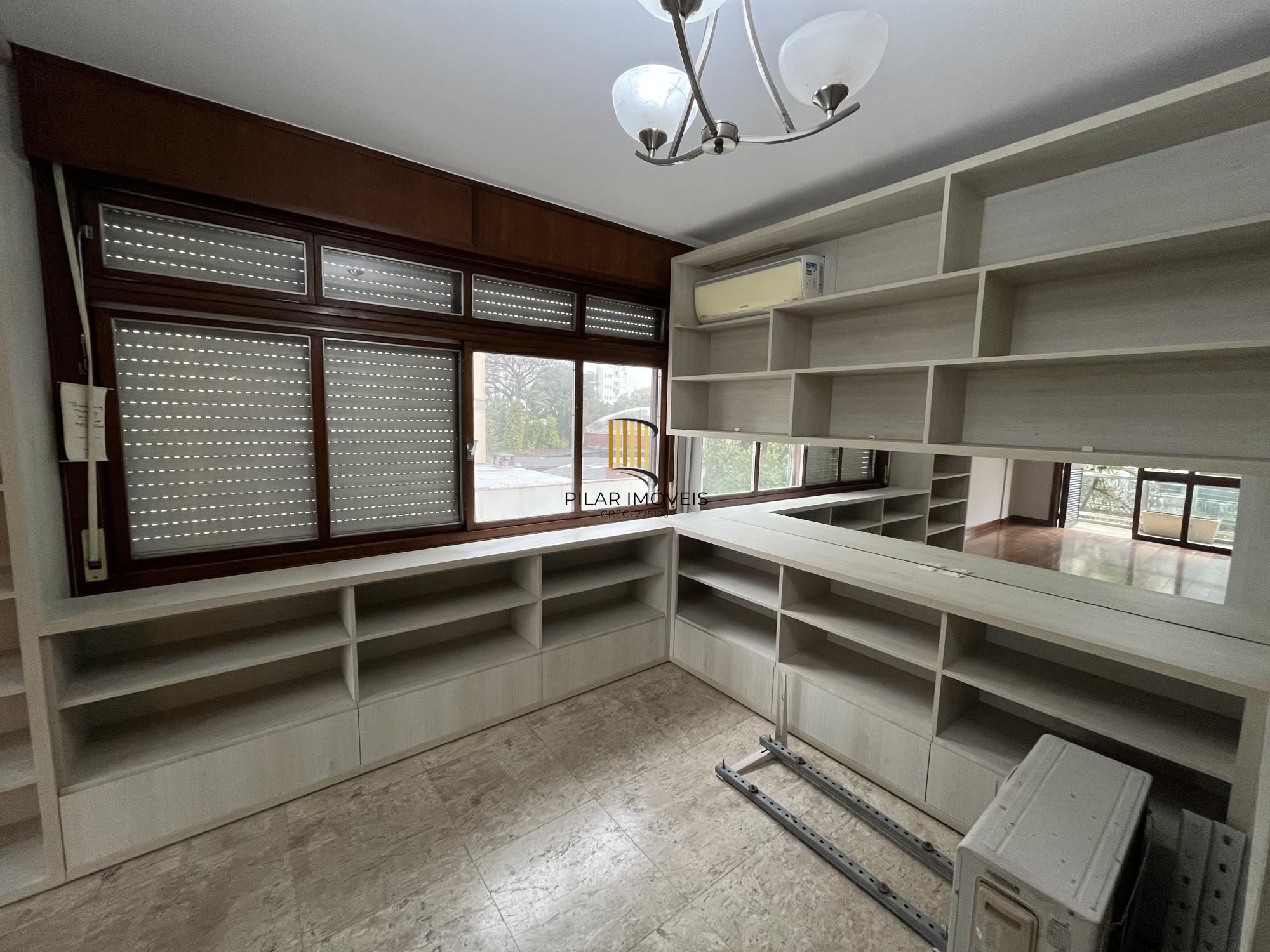 Apartamento de 3 quartos, suíte e 2 vagas de garagem no bairro Farroupilha POA