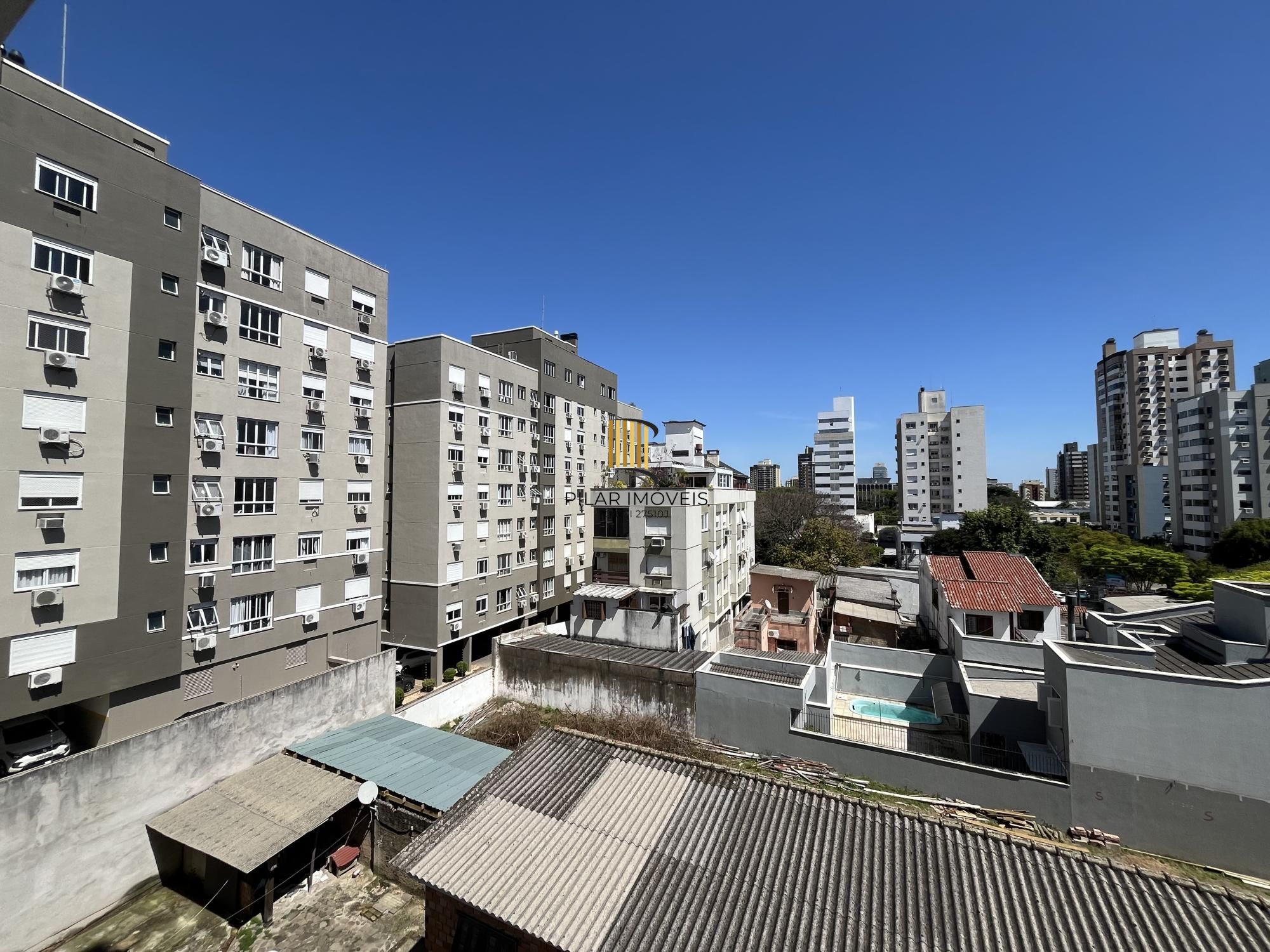 Apartamento de um quarto e uma vaga de garagem no bairro Menino Deus em POA/RS