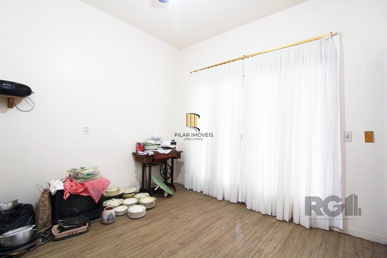 Casa à venda 4 quartos (dormitórios), suíte, 3 vagas - Partenon, Porto Alegre