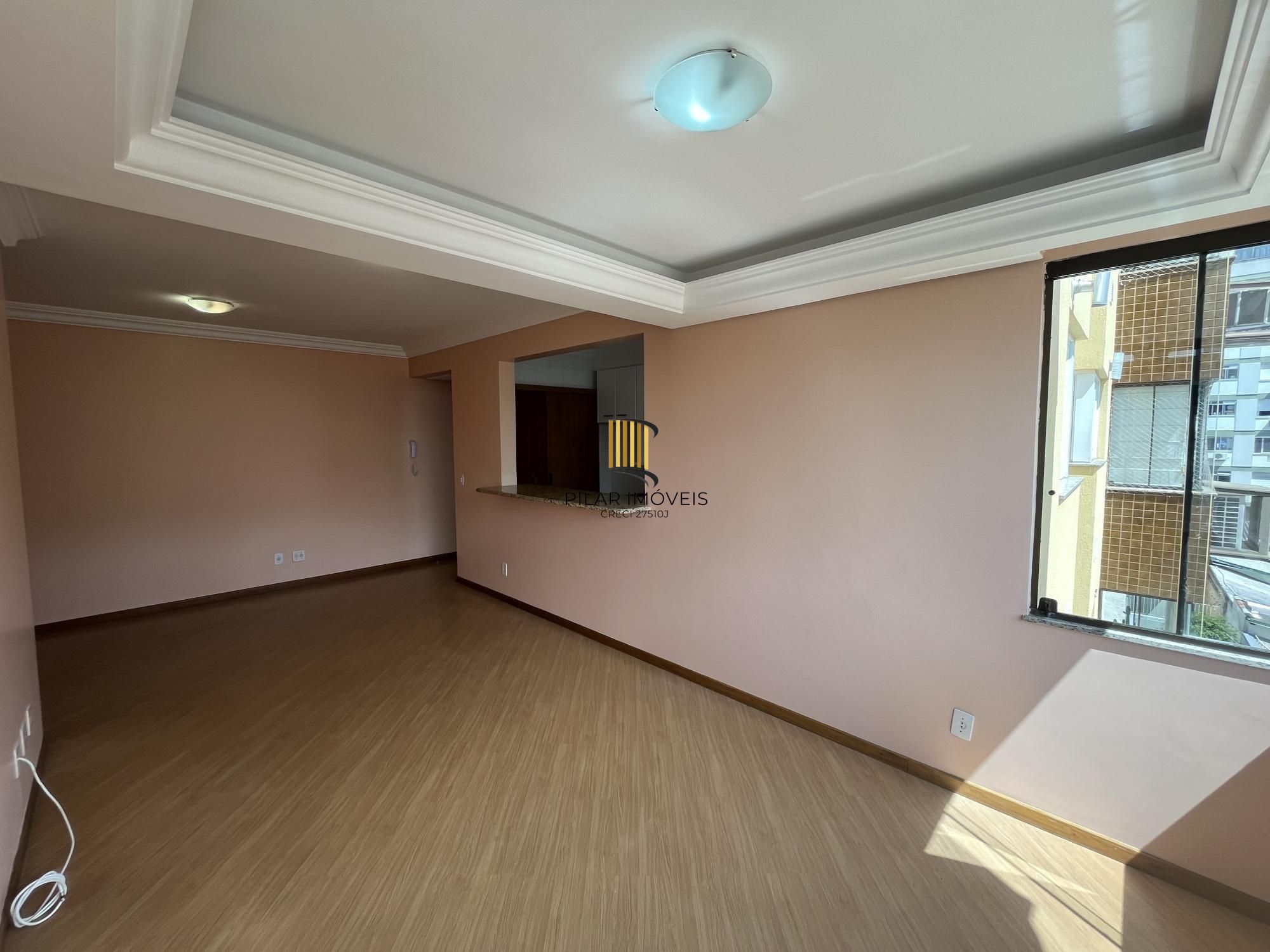 Apartamento de dois quartos, suíte e uma vaga de garagem no bairro Menino Deus