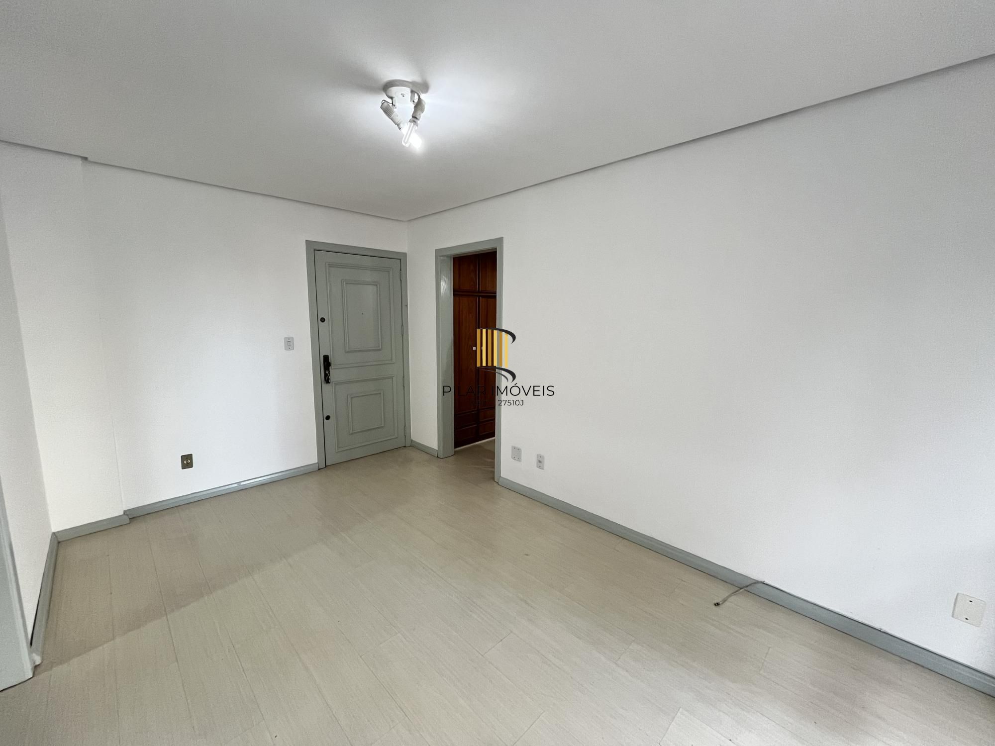 Apartamento de 1 quarto, 2 sacadas e 1 vaga de garagem no bairro Farroupilha POA