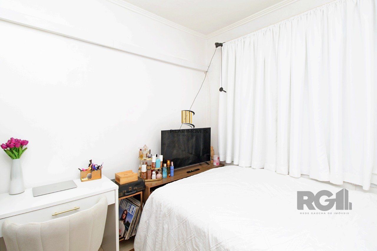 Apartamento de quatro dormitórios e uma vaga de garagem no bairro Bom Fim em Porto Alegre.