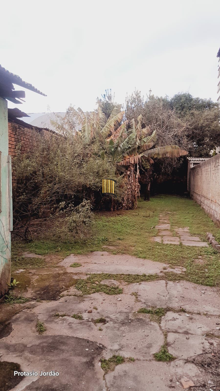 Terreno medindo 342,67m² no bairro Rio Branco/Santana em Porto Alegre