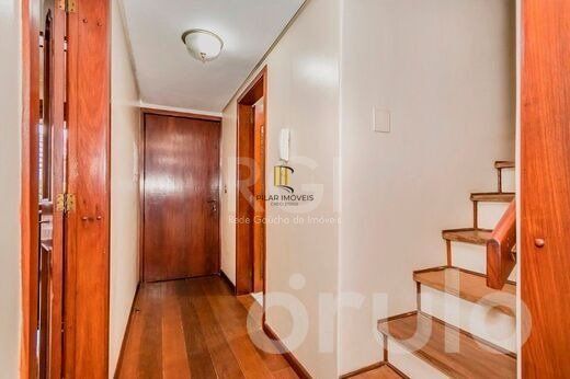 Cobertura para Venda - 244m², 3 dormitórios, sendo 1 suites, 2 vagas - Petrópolis